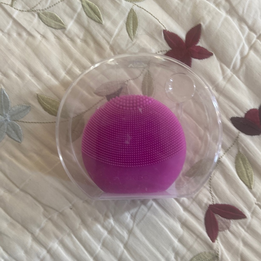 Mini purple Foreo
